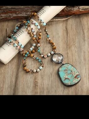 New Natural Stone and Glass pendant necklace